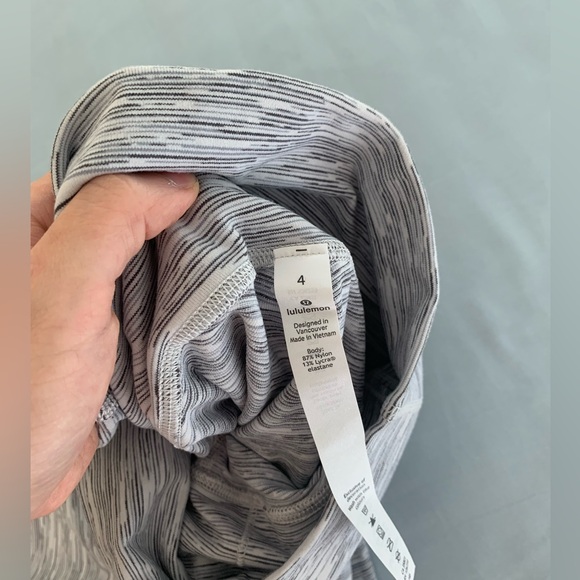 Lululemon Wunder Under - Size 4 - Picture 5 of 7